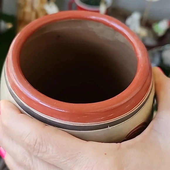 Vintage CENTRAL AMERICAN ART POTTERY VASE w/Etched Polychromatic Natives - Picture 9 of 9